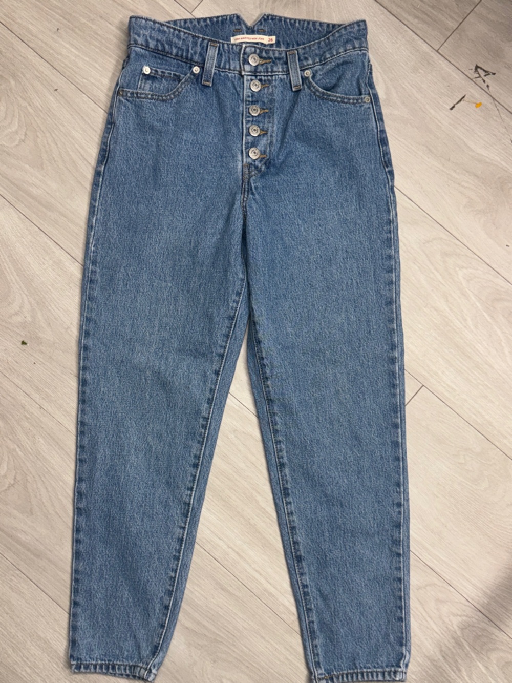 Levi’s High Waisted Mom Jeans Size 26 Light Wash Button Fly